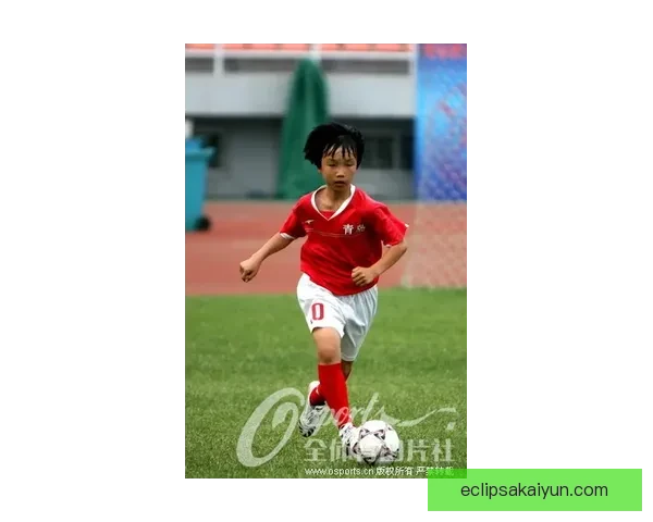 足球球星动态榜更新：梅西表现亮眼，状态回暖引发关注