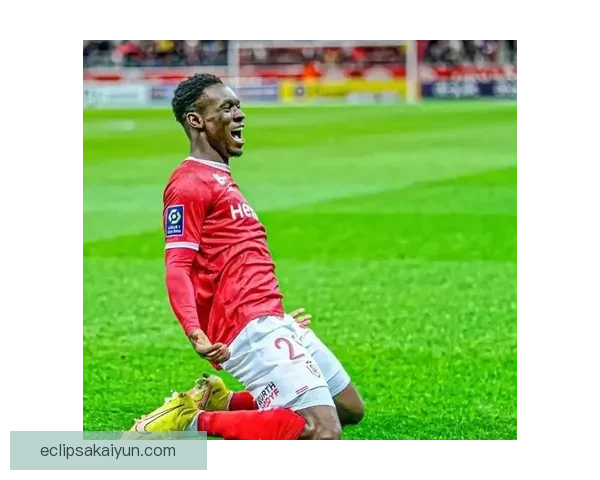 马尔蒂尼在当今足球界的表现稳健，成为足球美学的象征与传承者。